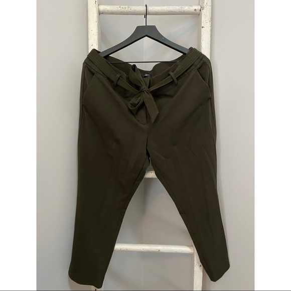 LOFT Petite Marisa Crop Pants - Picture 1 of 4